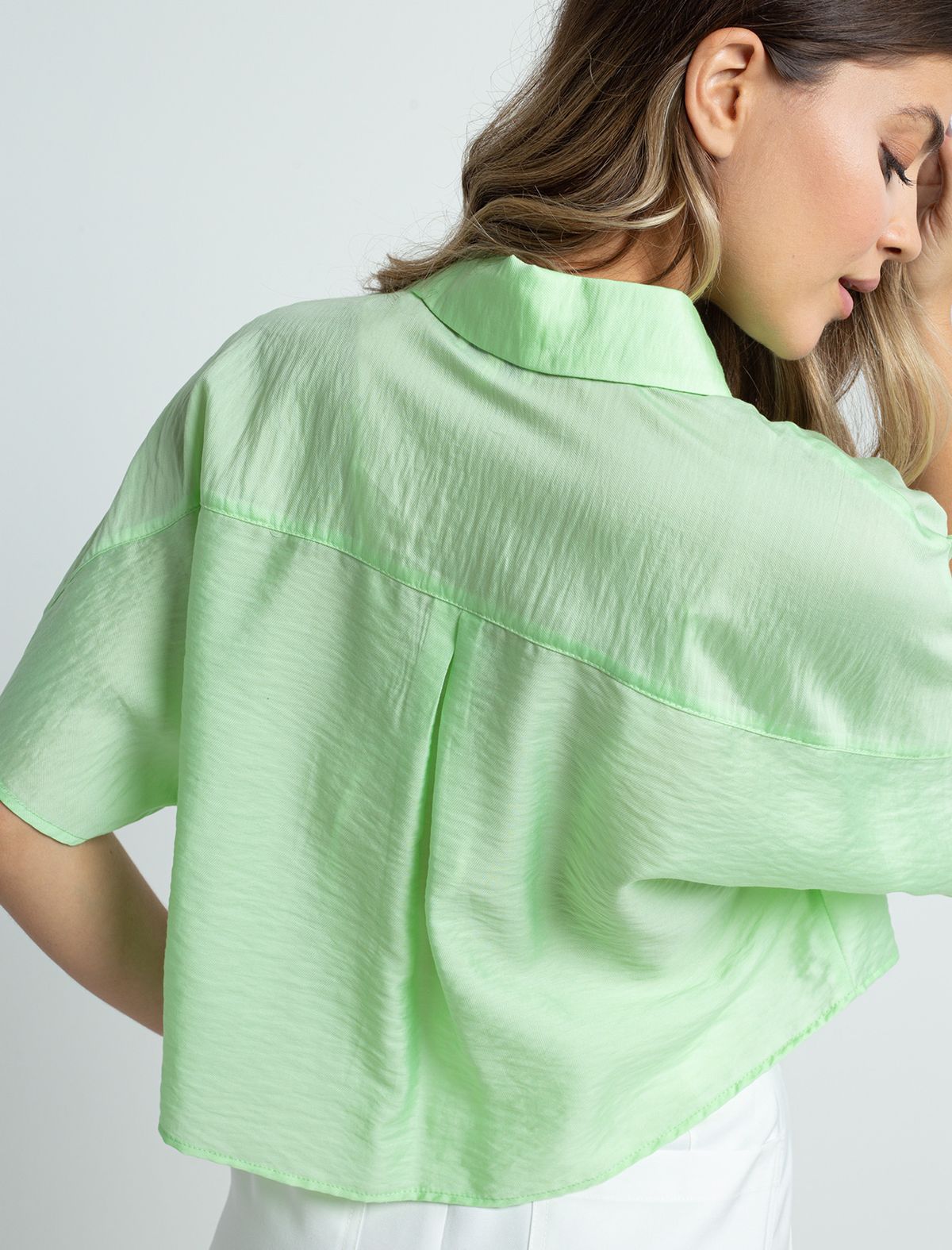 • Crop length. • Wide silhouette.