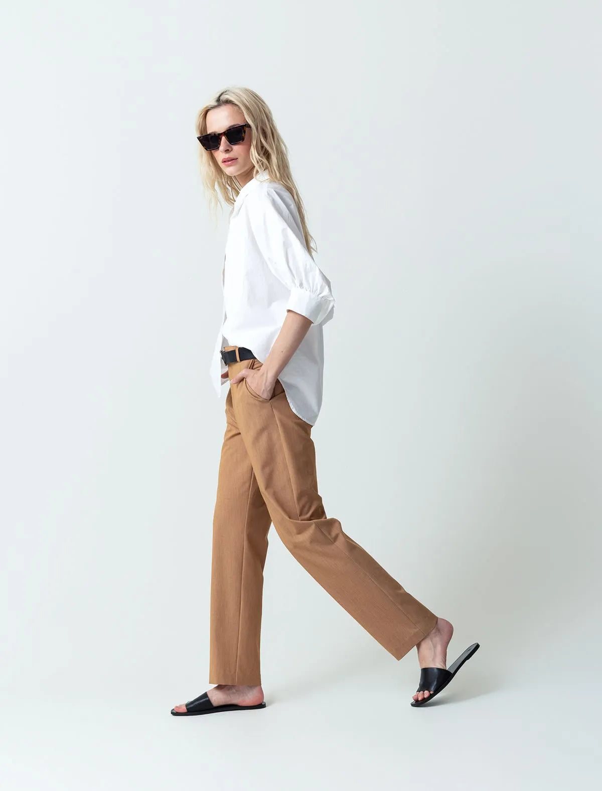 Medium Rise Straight leg Pant