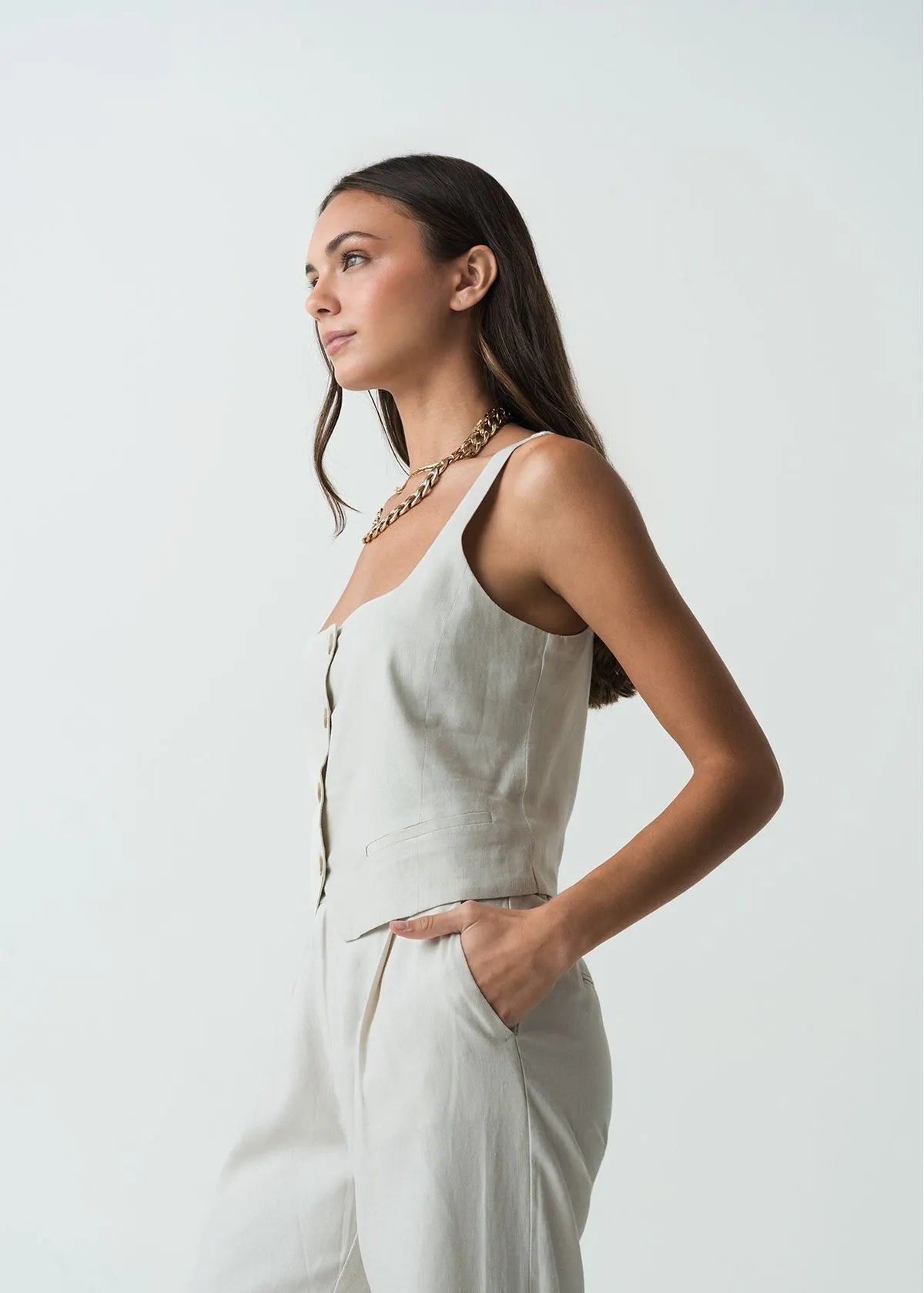Straight neckline shirt
