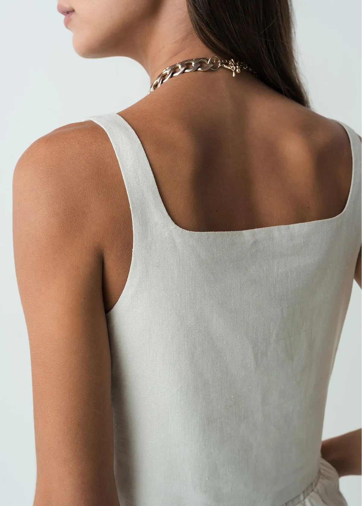 Straight neckline shirt