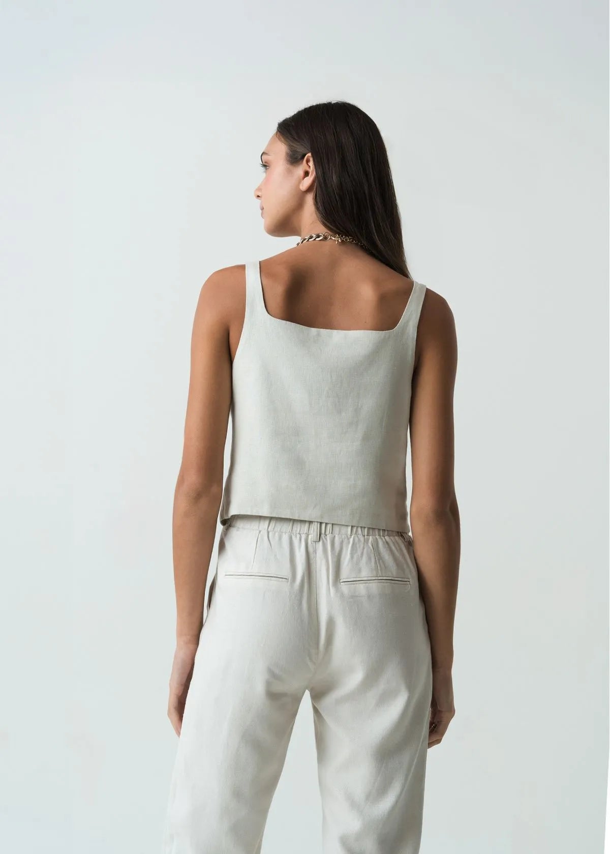Straight neckline shirt