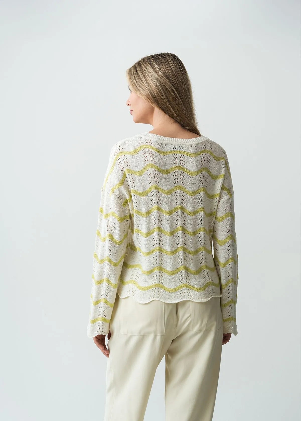 Closed design woven diver