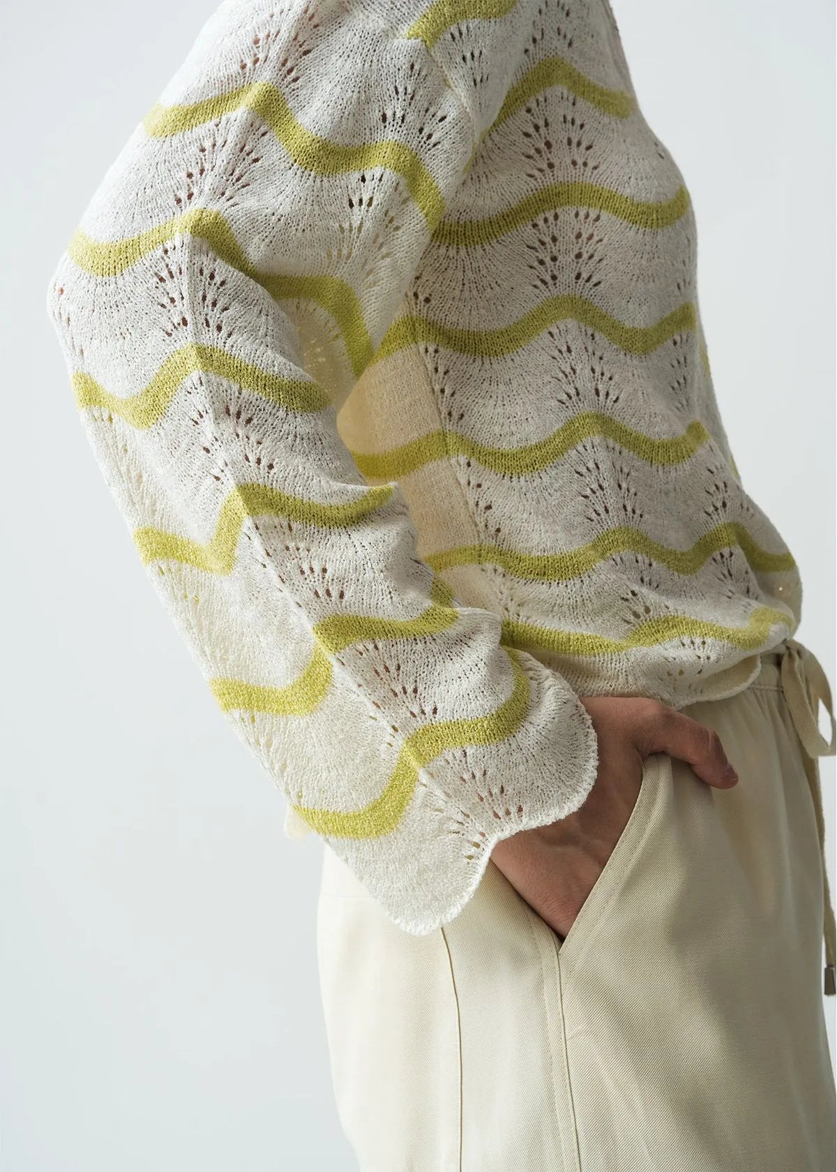 Closed design woven diver