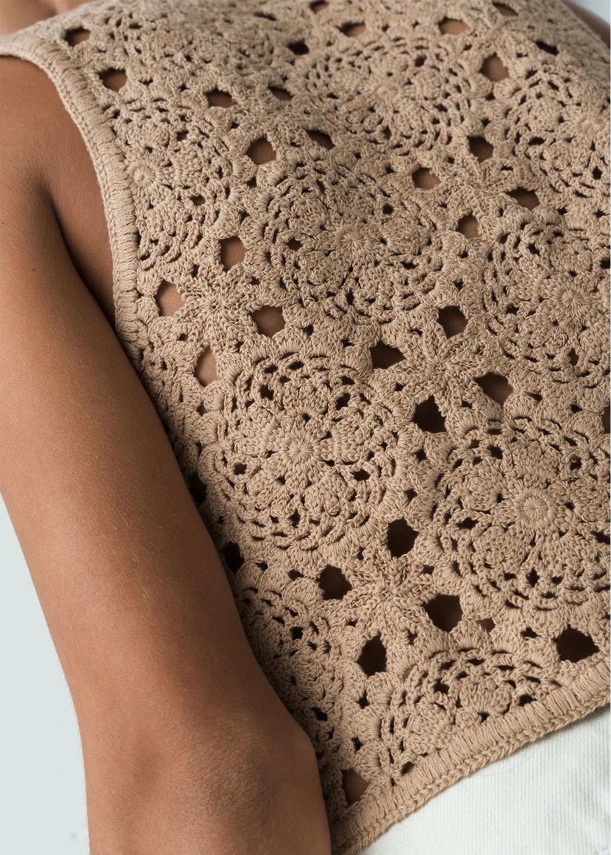 Open design woven shirt
