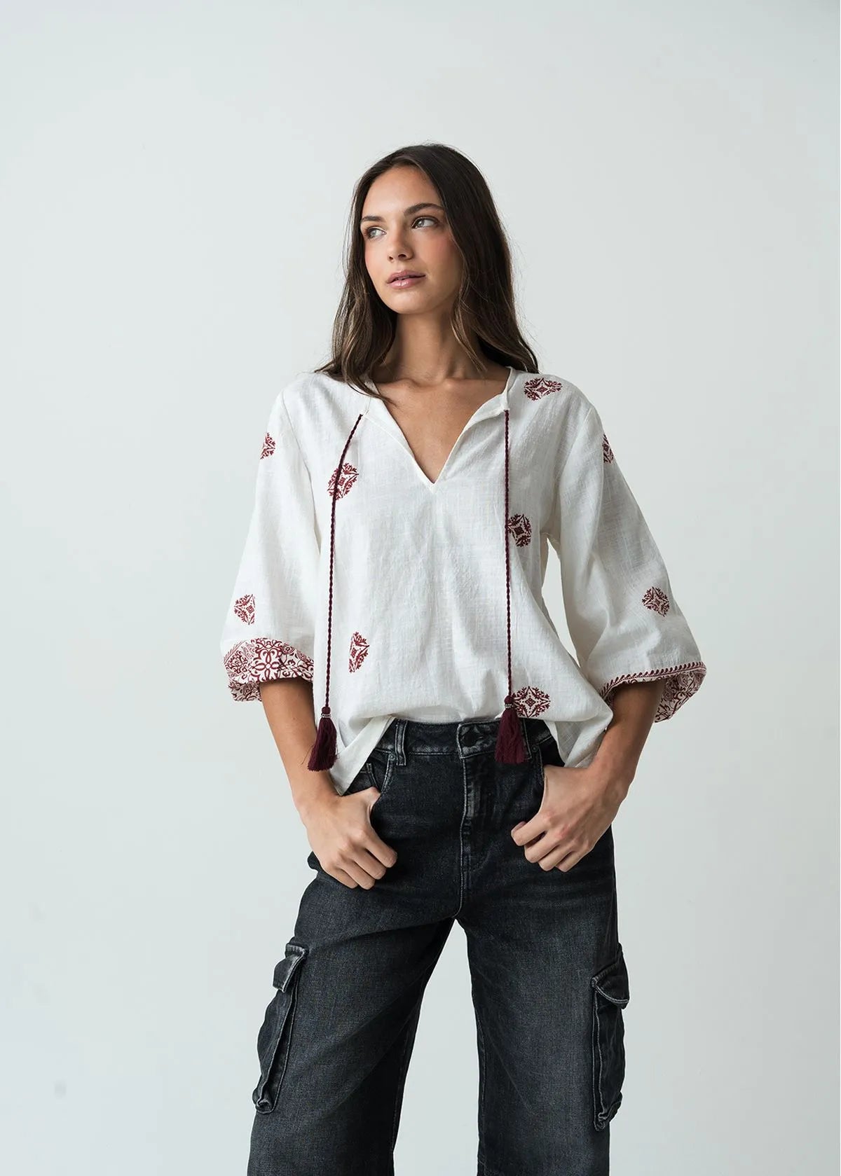 Long sleeve shirt with elastic