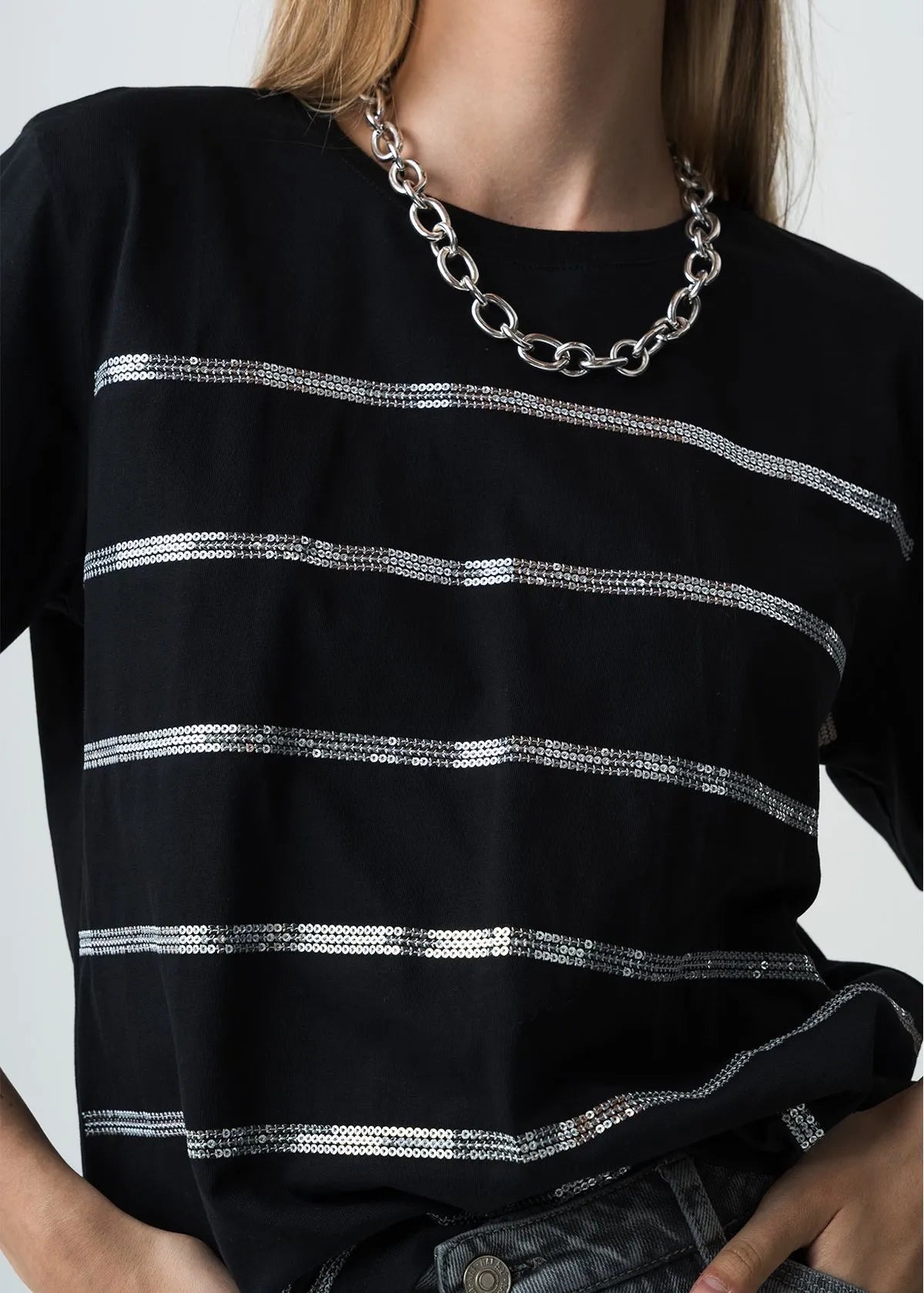 Traditional silhouette T-shirt