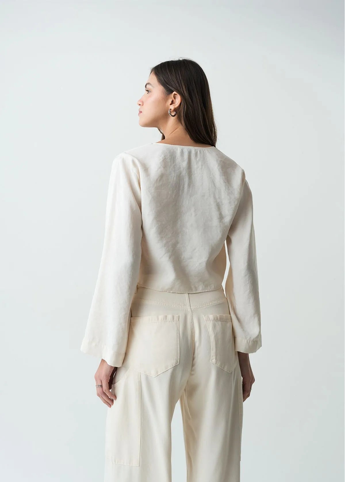Wide sleeve shirt to tie
