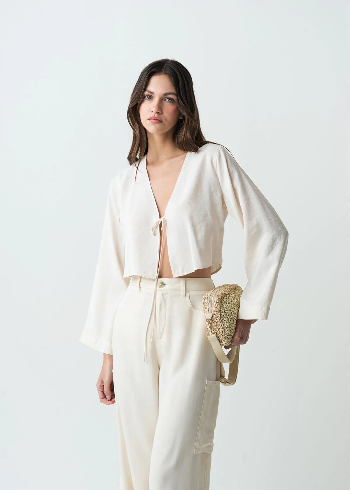 Wide sleeve shirt to tie