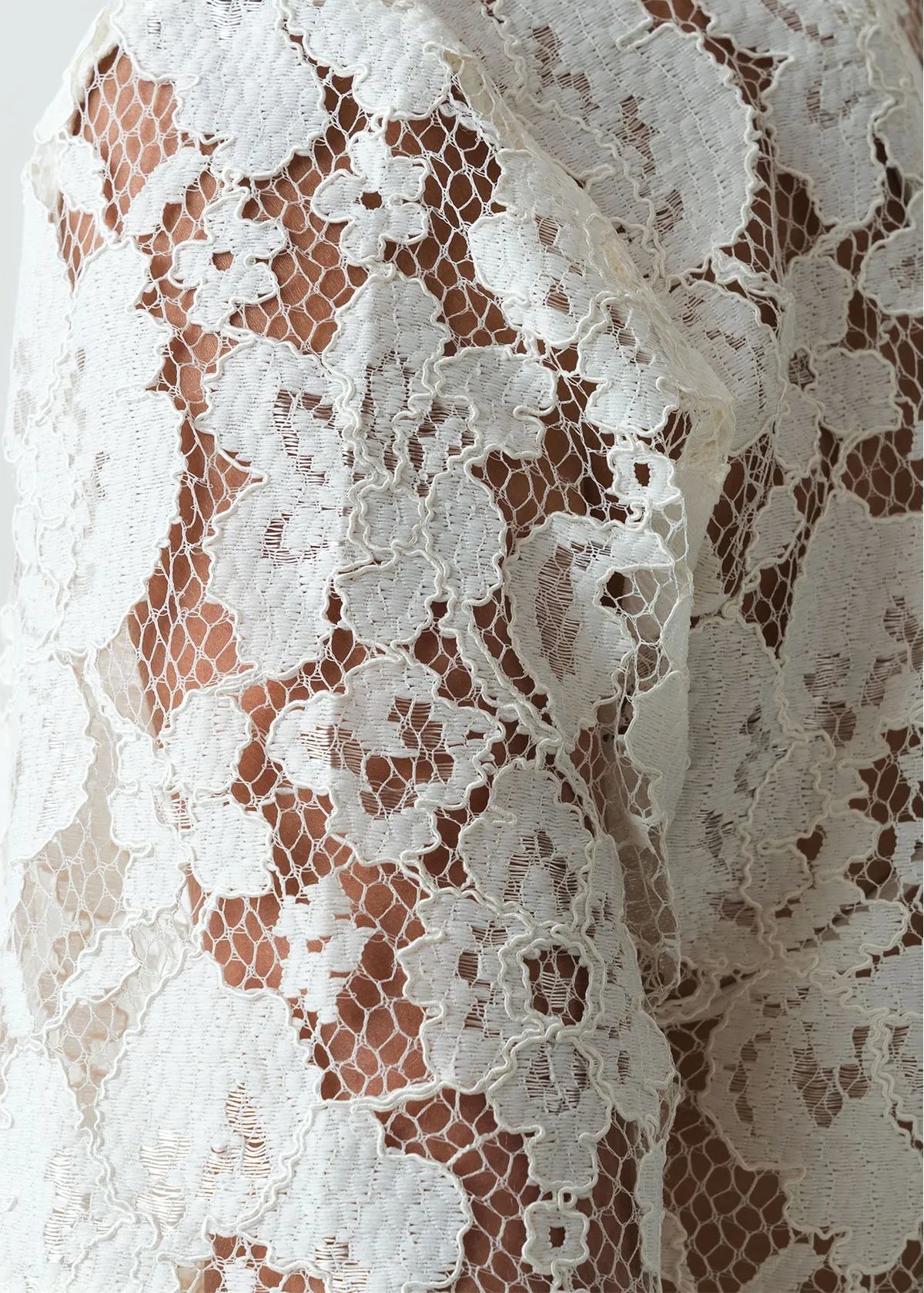 Short sleeve shirt with uncut details