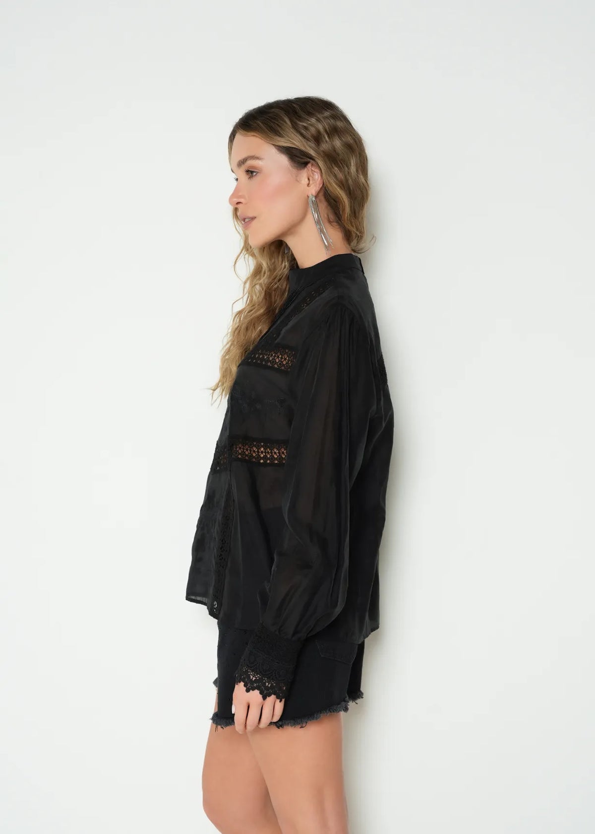 Embroidered long sleeve straight neck shirt