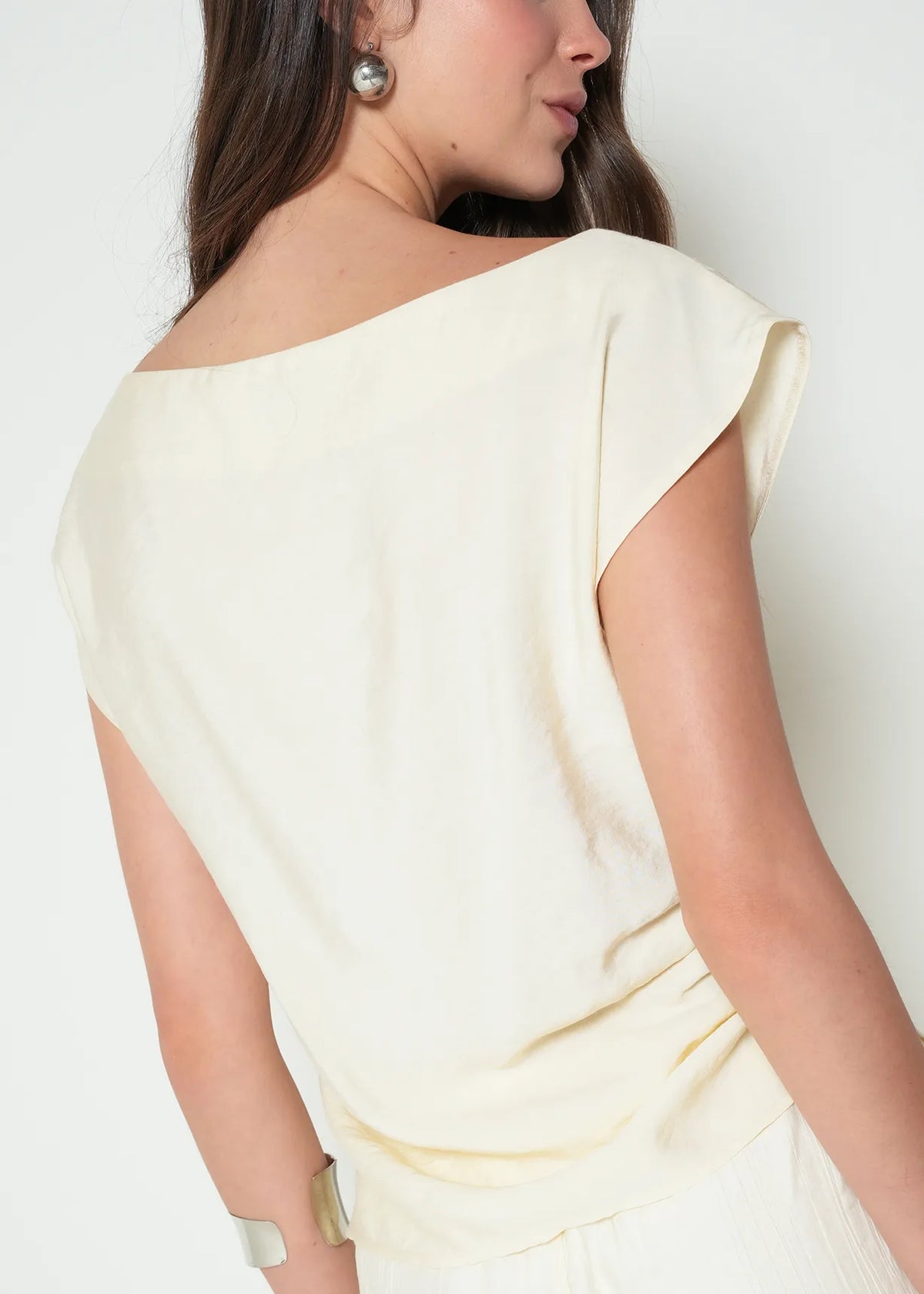 Tray collar shirt with side drape