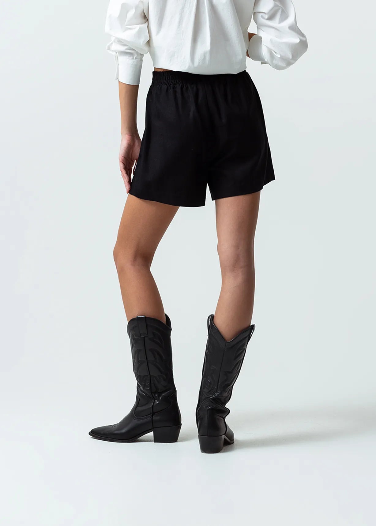 Shorts with cord embroidered detail