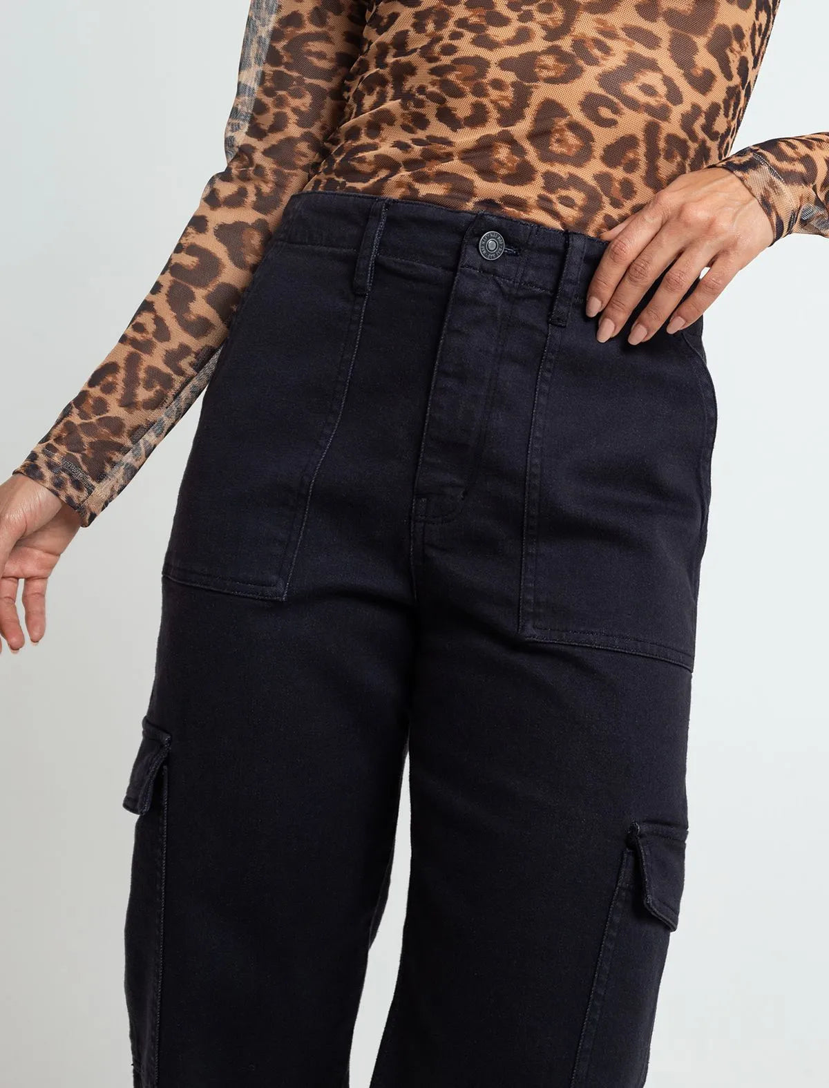 Straight fit pants • Super high rise. • Cargo style.
