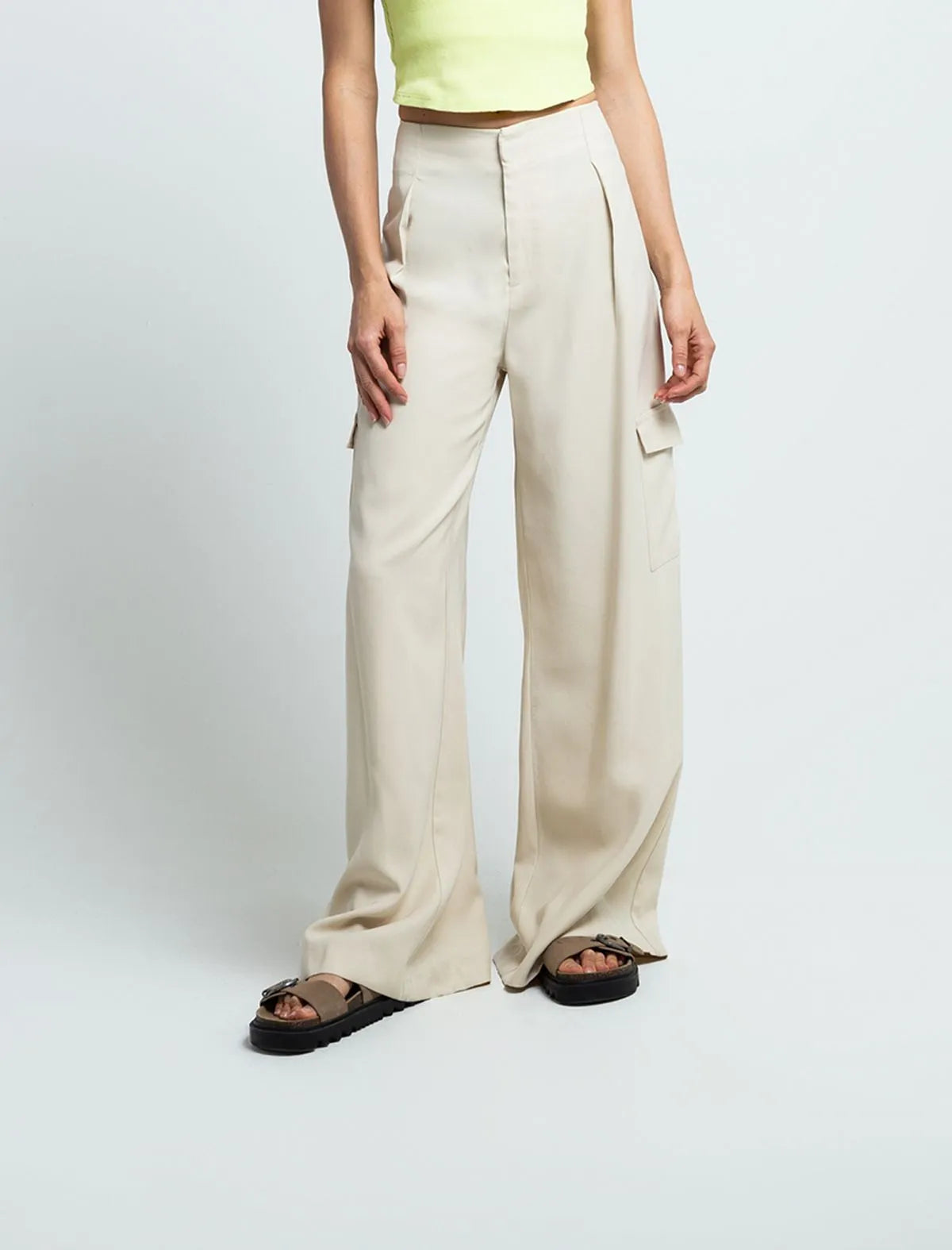 Fluid fabric pants • Straight leg. • Palazzo fit.