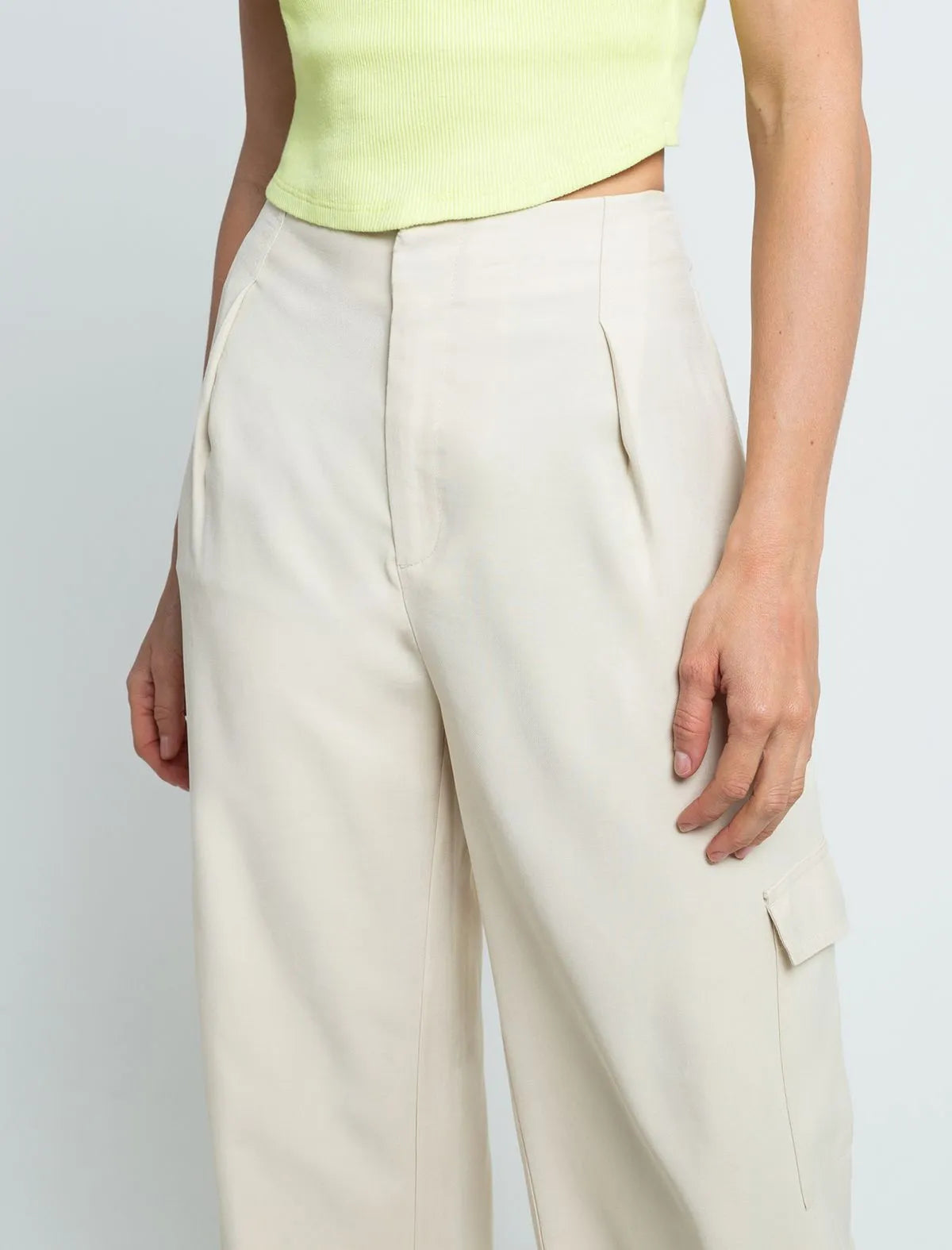 Fluid fabric pants • Straight leg. • Palazzo fit.
