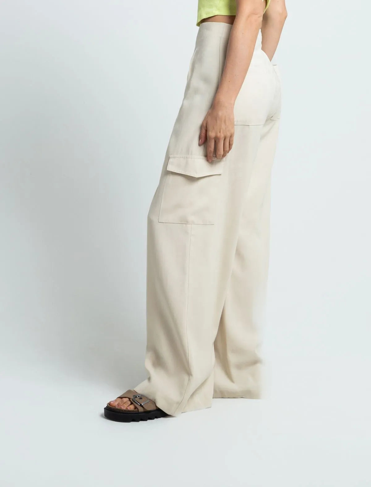 Fluid fabric pants • Straight leg. • Palazzo fit.