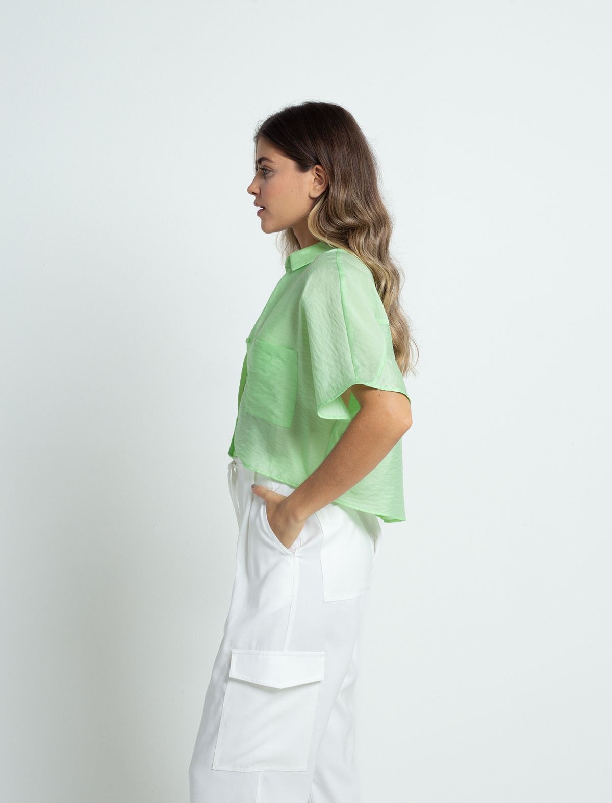 • Crop length. • Wide silhouette.