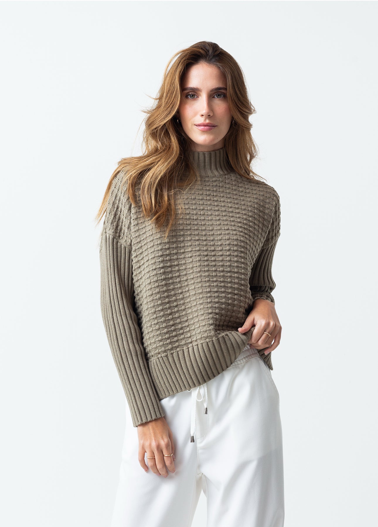 Closed design woven diver