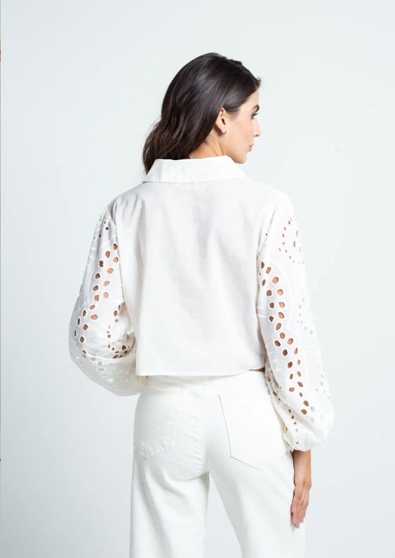 Shirt with classic collar