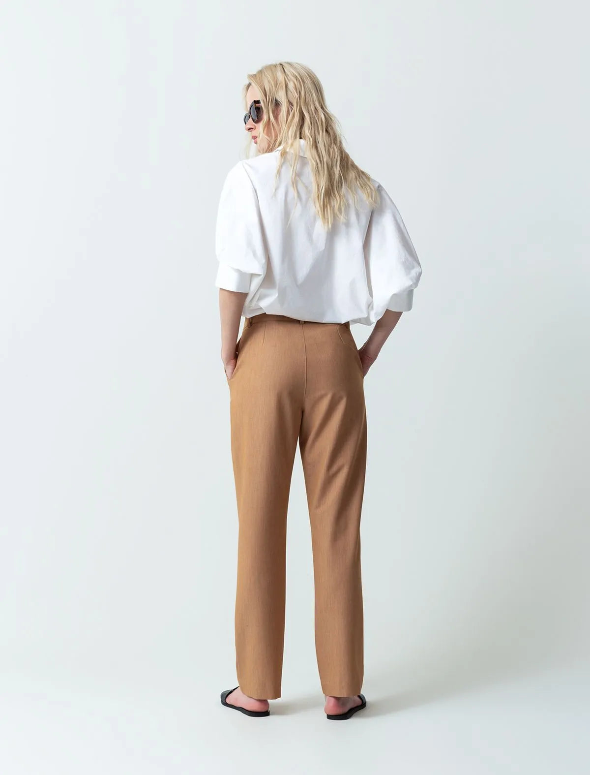 Medium Rise Straight leg Pant