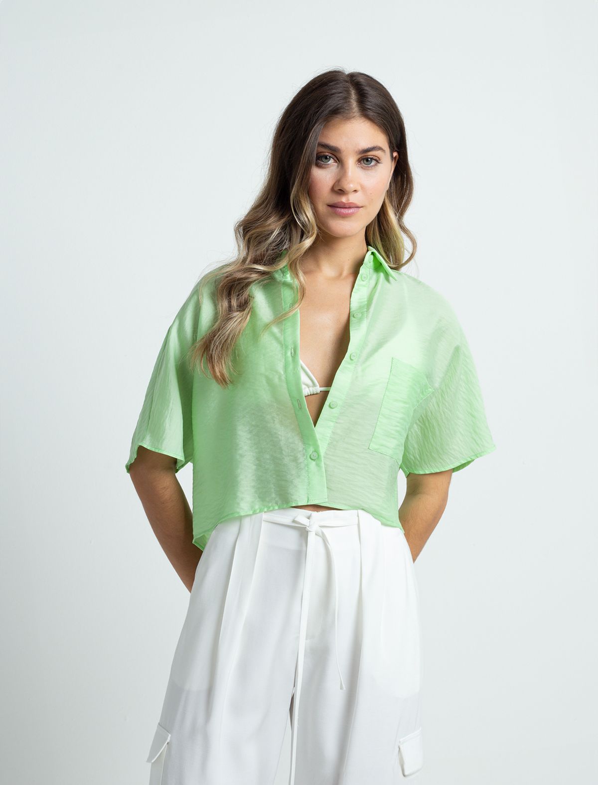 • Crop length. • Wide silhouette.
