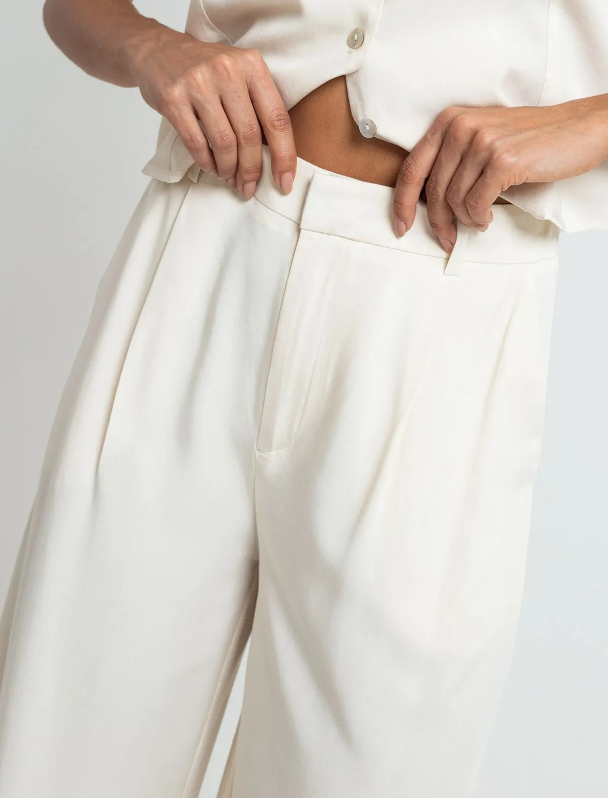 Trousers in fluid fabric • Palazzo style.