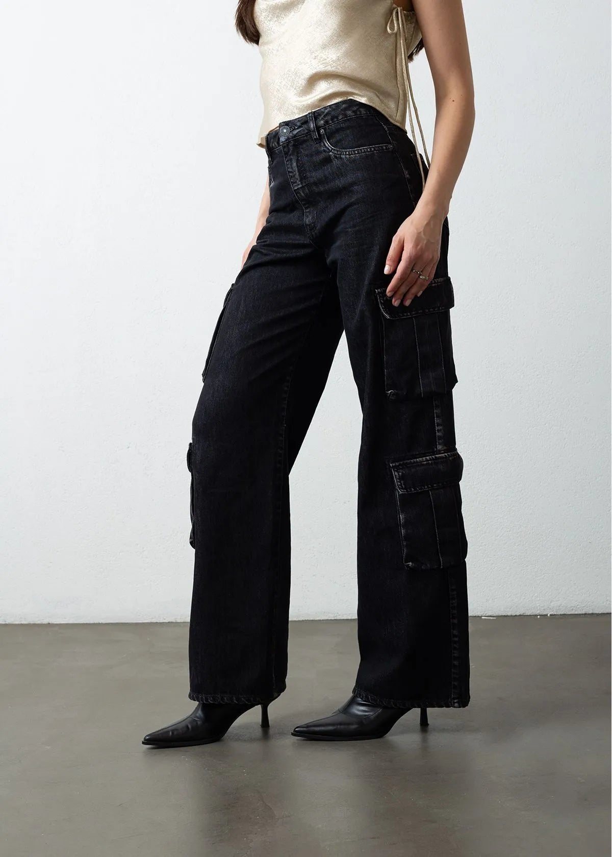 Wide leg cargo black jeans