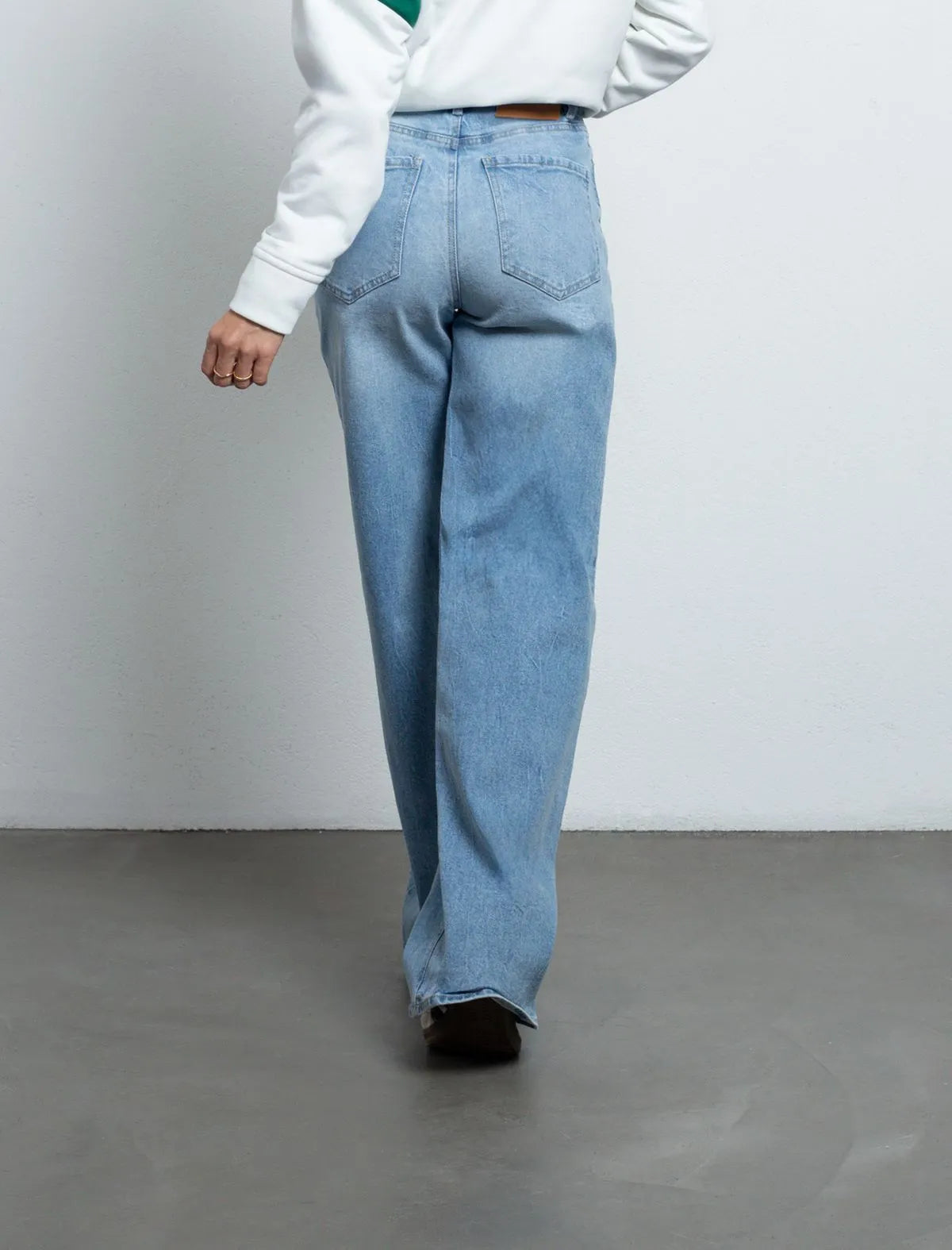Mid-rise jean • Super high rise. • Wide leg fit.