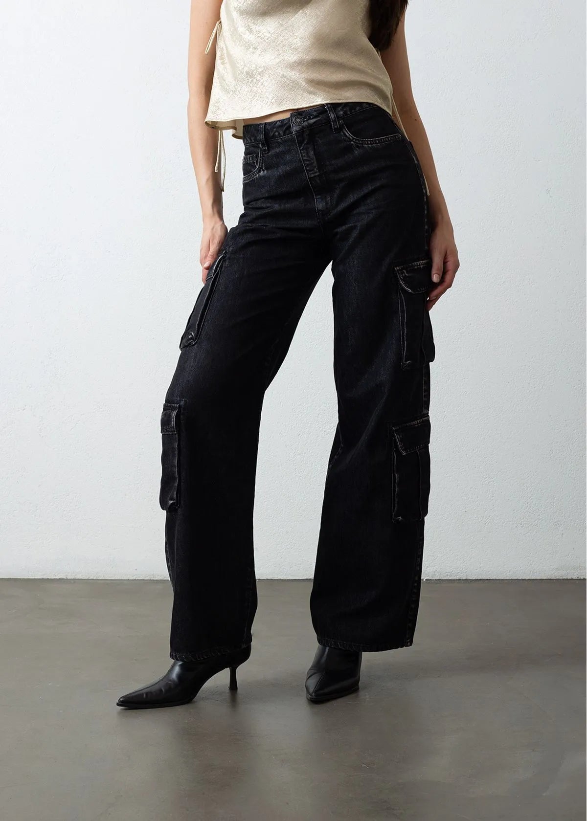 Wide leg cargo black jeans