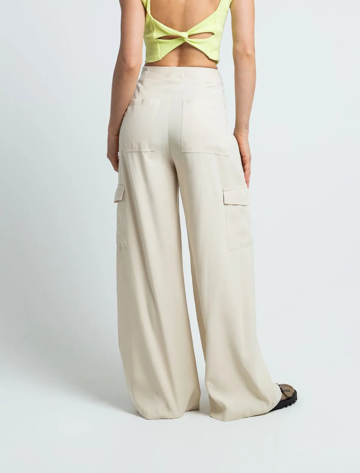 Fluid fabric pants • Straight leg. • Palazzo fit.