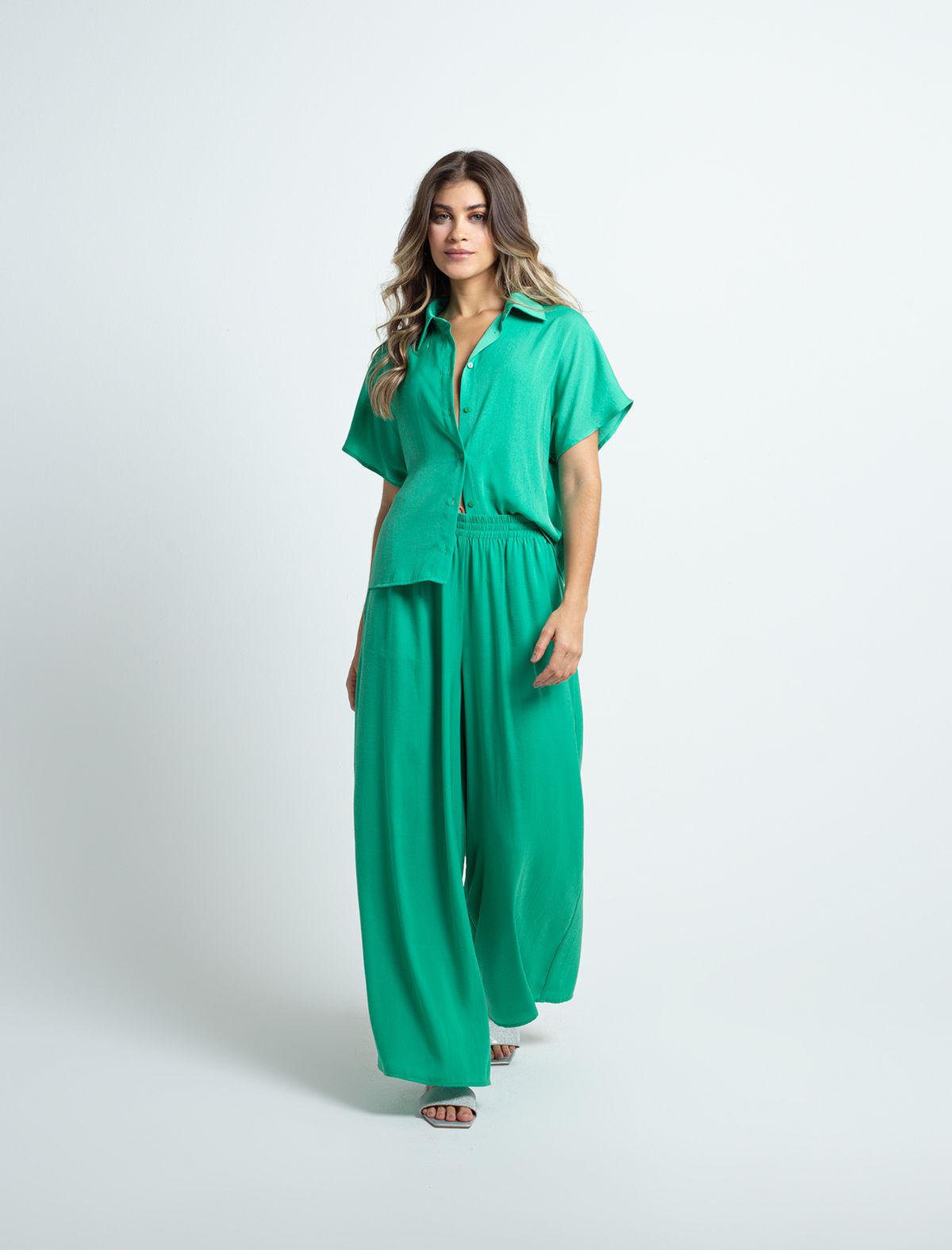 Wide pants • Super high pull