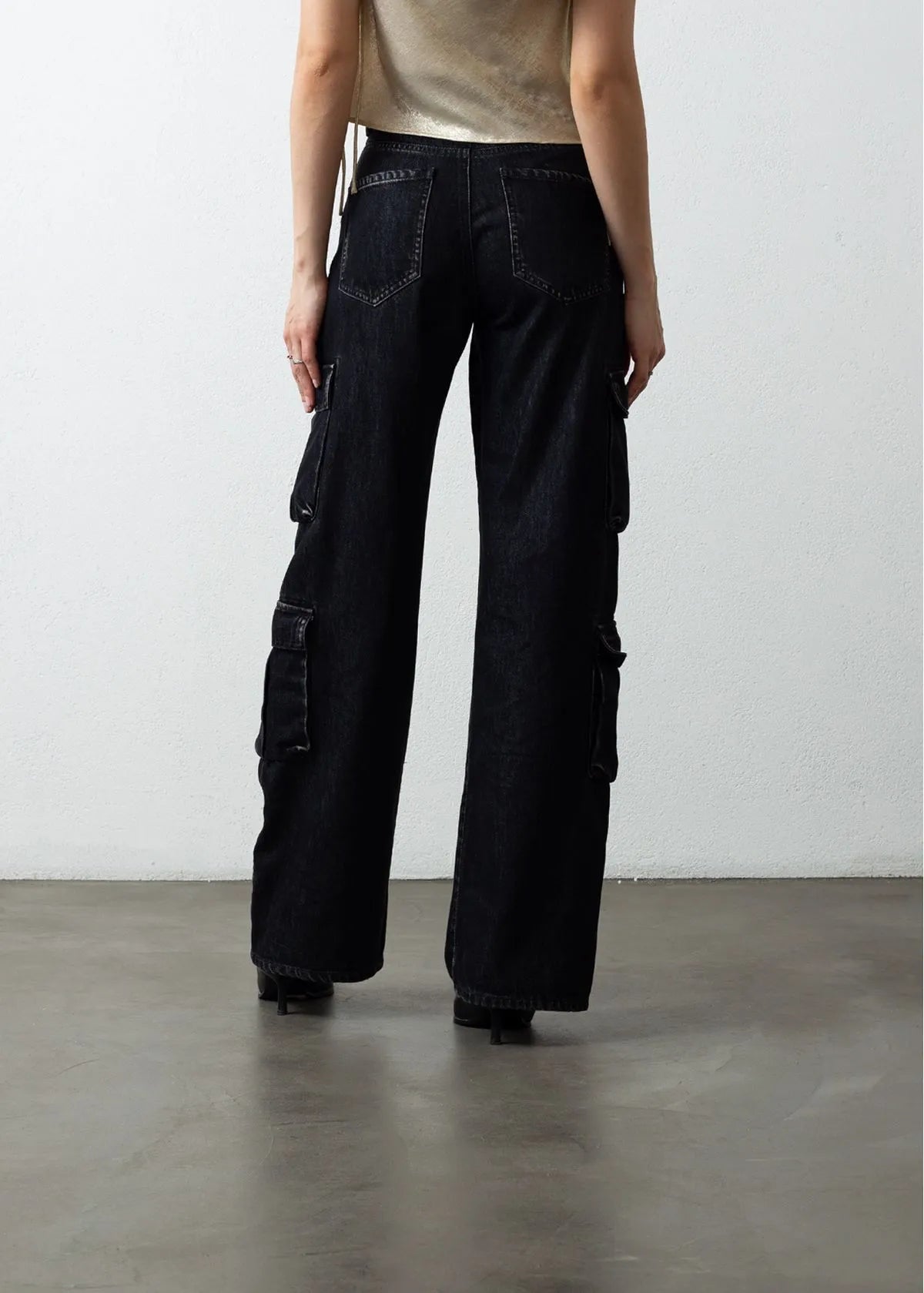 Wide leg cargo black jeans