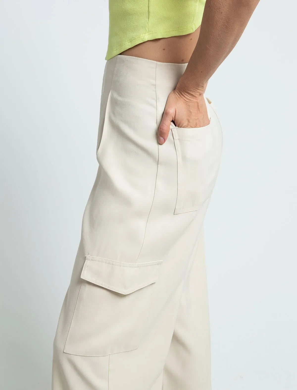 Fluid fabric pants • Straight leg. • Palazzo fit.