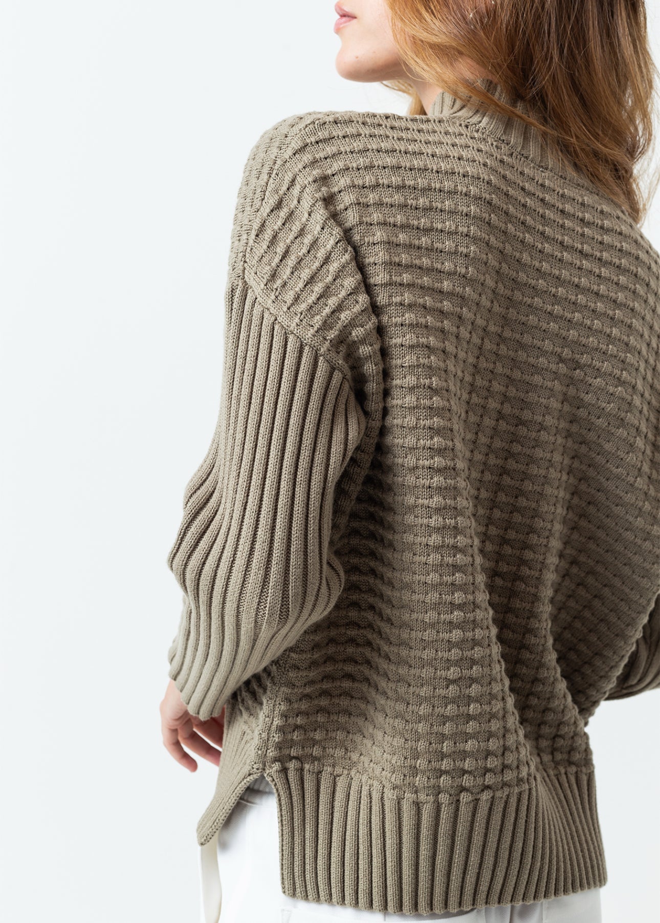 Closed design woven diver