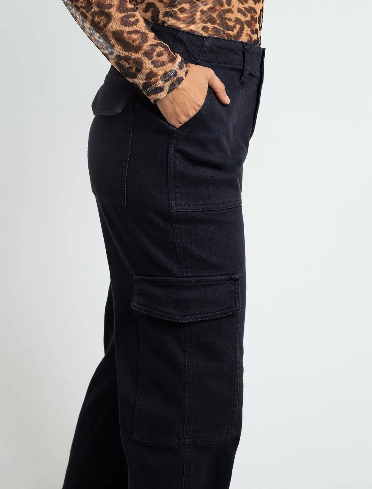 Straight fit pants • Super high rise. • Cargo style.