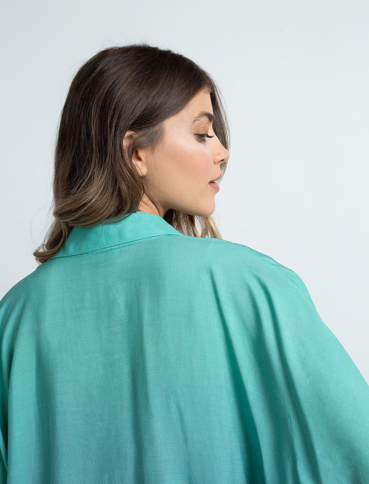 Flowing fabric shirt • Short sleeve.