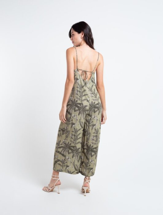 Long pants jumpsuit.