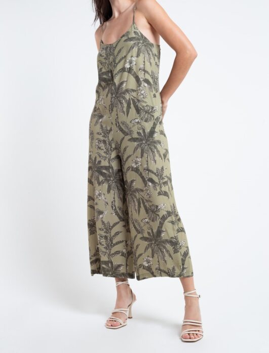 Long pants jumpsuit.