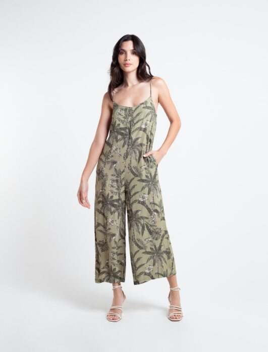 Long pants jumpsuit.