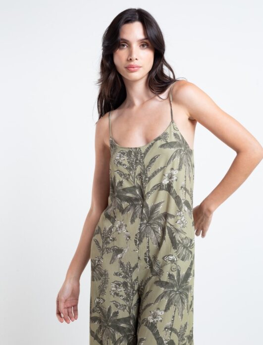 Long pants jumpsuit.