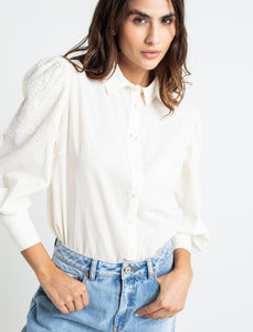 Long sleeve shirt with volume