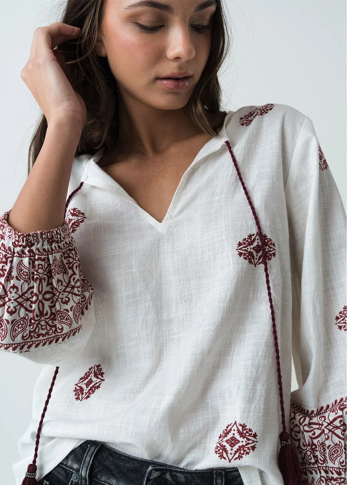 Long sleeve shirt with elastic