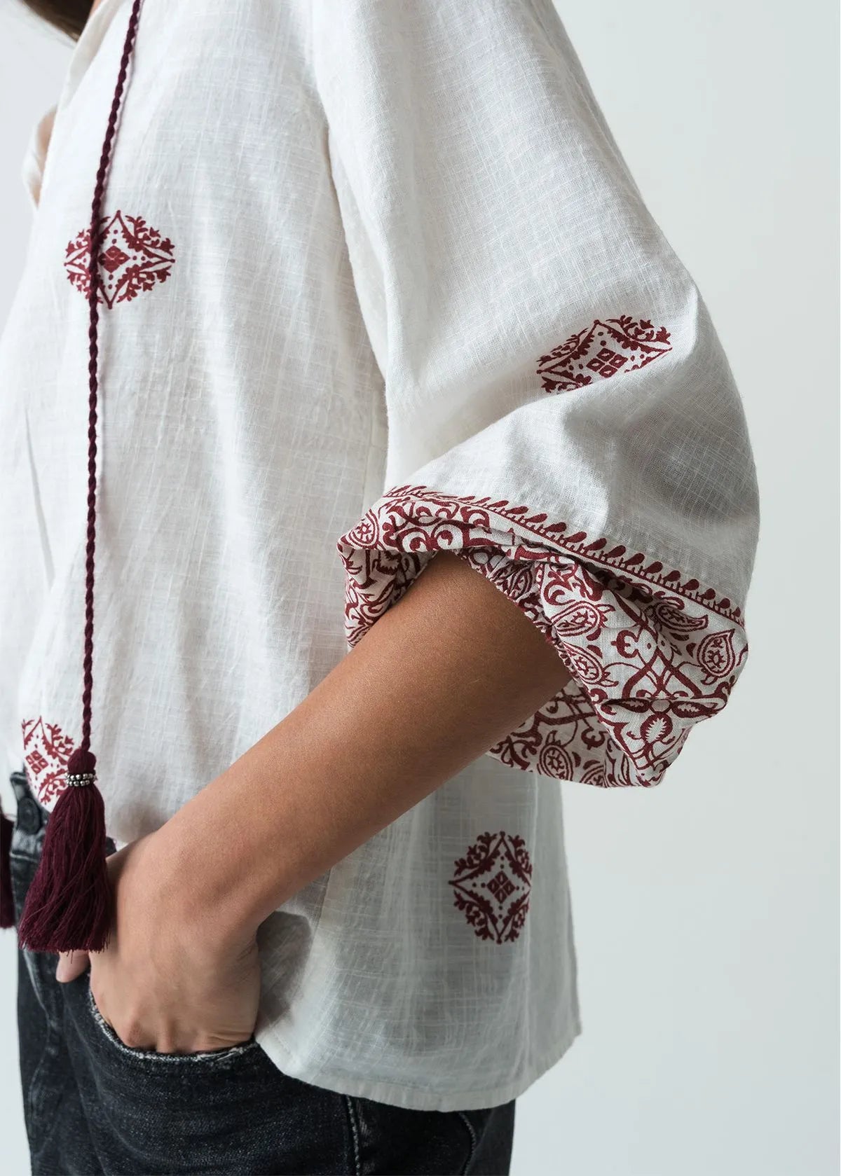 Long sleeve shirt with elastic