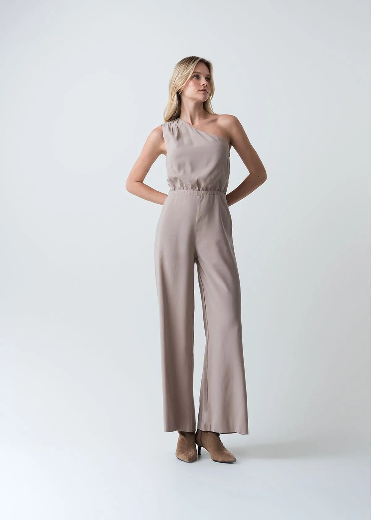 One-shoulder one-shoulder