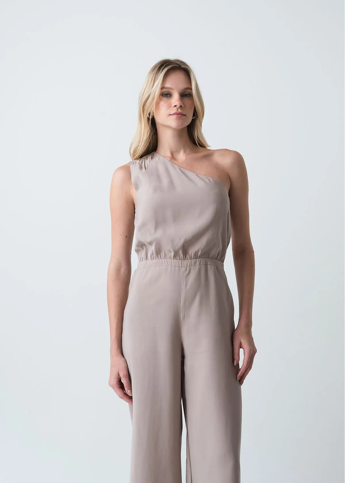 One-shoulder one-shoulder