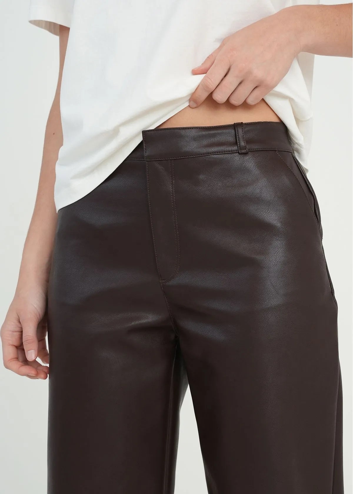Straight pants leather effect