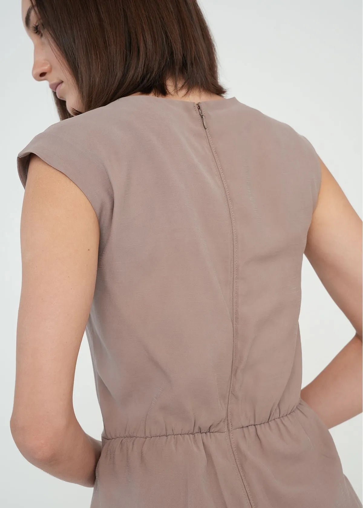 Long onerie with closure