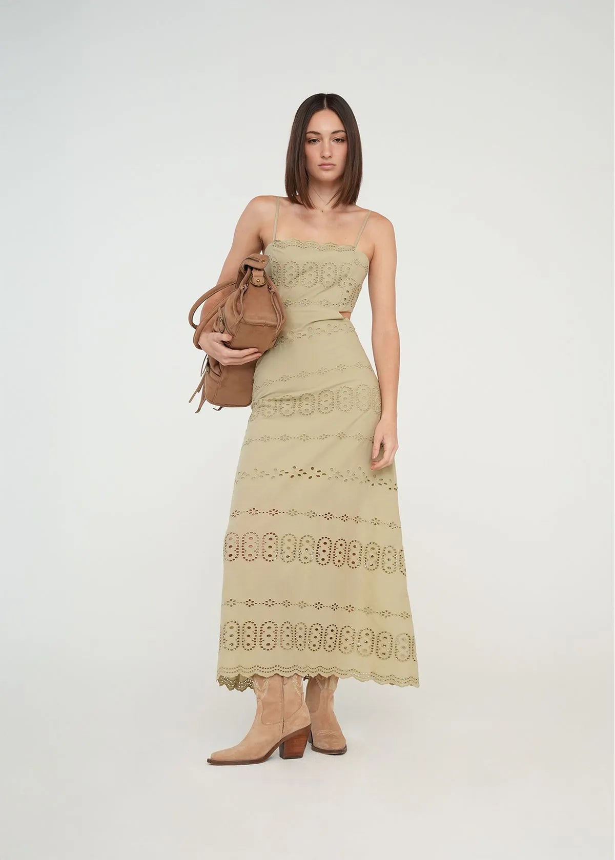 Dress with neckline at the waist
