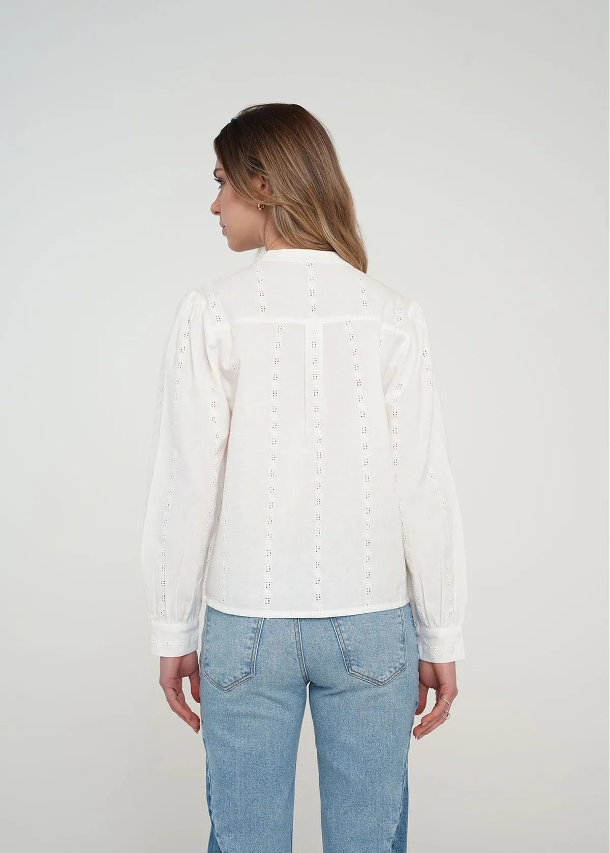 Long sleeve shirt with loose details