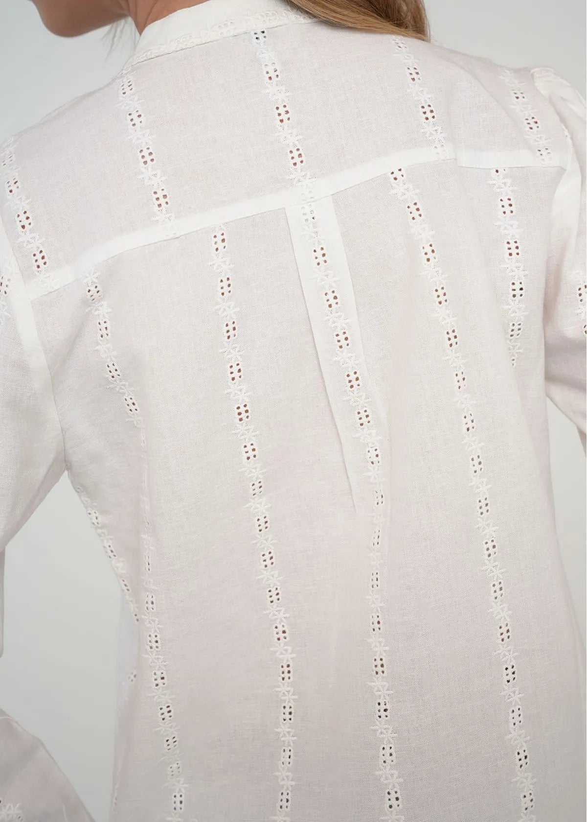 Long sleeve shirt with loose details